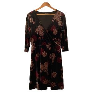 Black Collection Valour Dress Floral V-neck Size XL